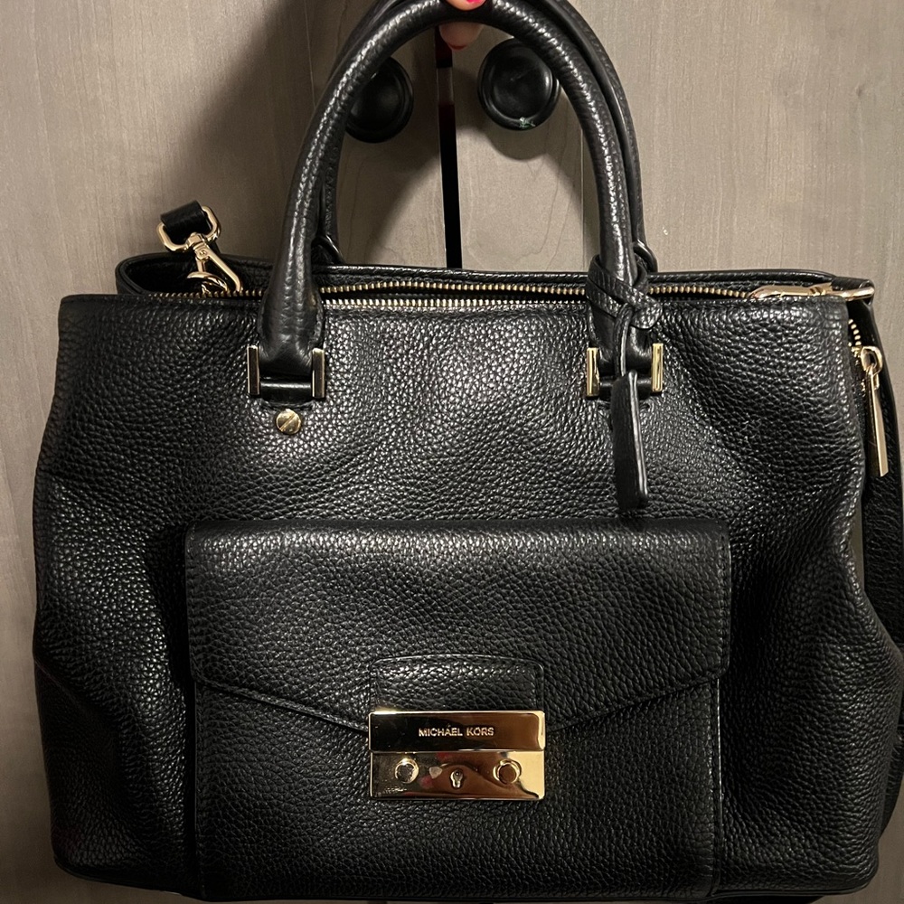 MICHAEL Michael Kors Womens Haley Large Handbag in Black Gold